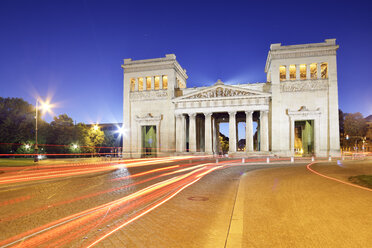 Germany, Bavaria, Munich, Propylaea at Koenigsplatz at blue hour - BR000887