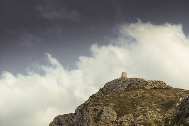 Spanien, Balearen, Mallorca, Blick auf den Torre de Albercutx - DWIF000320