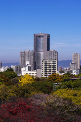 Japan, Osaka, Hochhäuser von der Burg Osaka aus gesehen - THAF001021