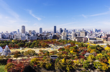 Japan, Osaka, Stadtbild von der Burg Osaka aus gesehen - THAF001017