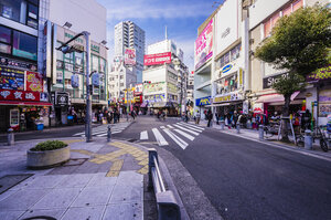 Japan, Osaka, Geschäfte und Straße im Stadtteil Shinsaibashi - THAF001005