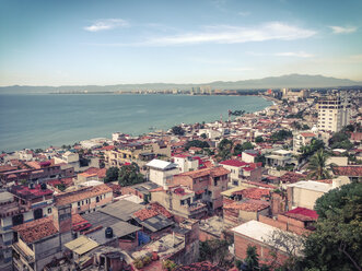 Blick vom Stadtteil Gringo Gulch auf Puerto Vallarta und die Banderas Bay, Mexiko - ABAF001592