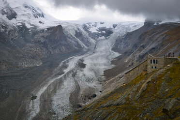 Österreich, Kärnten, Alpen, Nationalpark Hohe Tauern, Großglockner, Blick auf Gletscher - RJ000366