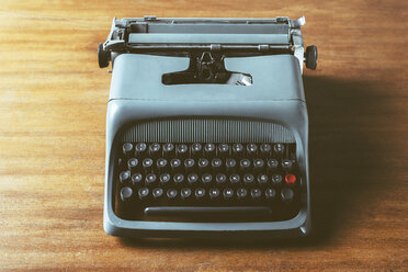 Old typewriter on wood - EBSF000387
