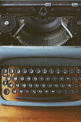 Old typewriter on wood, close-up - EBSF000379