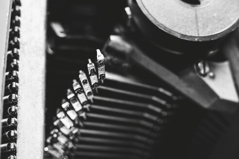 Schriftbalken einer alten Schreibmaschine - EBSF000378