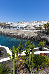 Spain, Lanzarote, Puerto del Carmen, Beach promenade - AMF003461