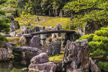 Japan, Kyoto, Nijo Castle, Bridge in Castle park - THAF001092