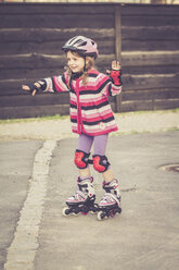 Little girl balancing on rollerblades - SARF001173