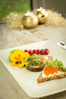 Decorated dish with slices of wholemeal bread with butter and red caviar - JUNF000090