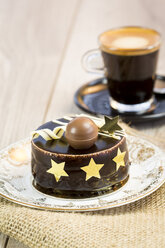 Kleiner Schokoladenkuchen und eine Tasse Espresso - JUNF000116