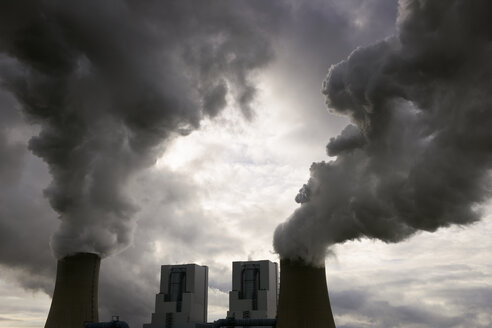 Germany, North Rhine-Westphalia, Grevenbroich, Modern brown coal power station - GUF000072