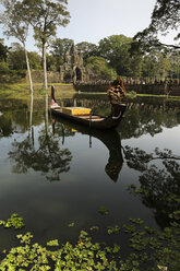 Cambodia, boat on lake at temple at Angkor Thom - FCF000574