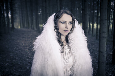 Portrait of a white dressed mystic woman in a forest - VTF000371