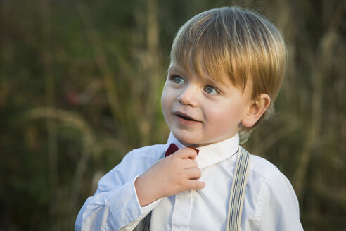 Blond boy wearing tie and shirt - JTLF000008