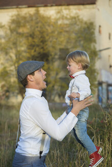Happy father and son outdoors - JTLF000006