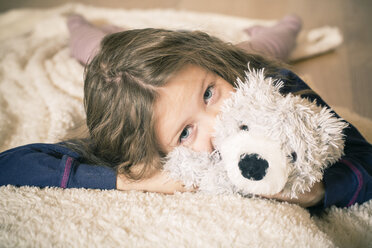 Little girl with her teddy bear - SARF001180