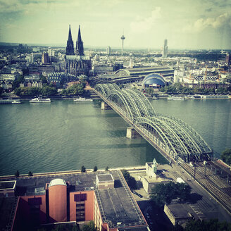 Deutschland, Köln, Hohenzollernbrücke, Fluss Rhein, Kölner Dom - MSF004389