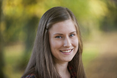 Germany, Rhineland-Palatinate, Female student, portrait - PAF001103