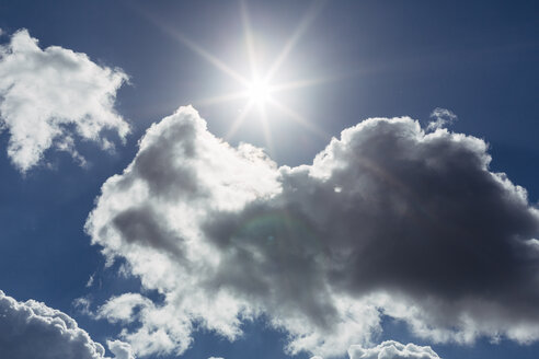 Himmel mit Wolken und Sonne - DWF000230