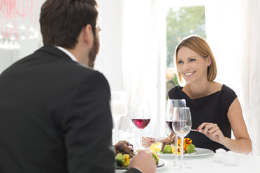 Elegant couple having dinner in restaurant - WESTF020422