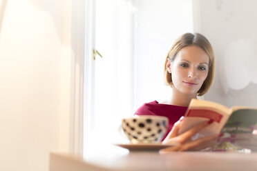 Woman reading book - WESTF020473