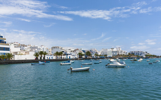 Spanien, Kanarische Inseln, Lanzarote, Arrecife, Blick auf Charco de San Gines - AMF003520