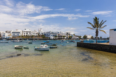 Spanien, Kanarische Inseln, Lanzarote, Arrecife, Blick auf Charco de San Gines - AMF003522