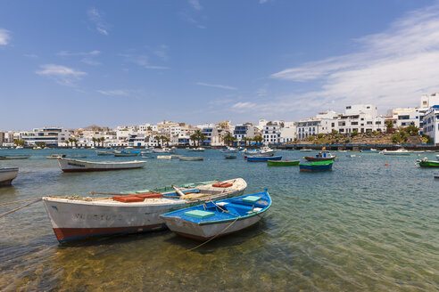 Spanien, Kanarische Inseln, Lanzarote, Arrecife, Blick auf Charco de San Gines - AMF003523