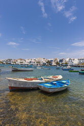 Spanien, Kanarische Inseln, Lanzarote, Arrecife, Blick auf Charco de San Gines - AMF003526