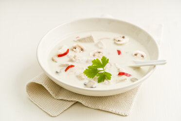 Tom Kha Gai, asiatische Kokosnuss-Hühnersuppe - ECF001646