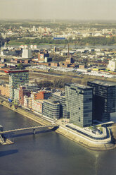 Deutschland, Nordrhein-Westfalen, Düsseldorf, Blick auf den Medienhafen von oben - DWIF000361