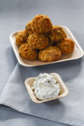 Oat fritters with herbed curd cheese - EVGF001067