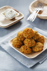 Oat fritters with herbed curd cheese - EVGF001068