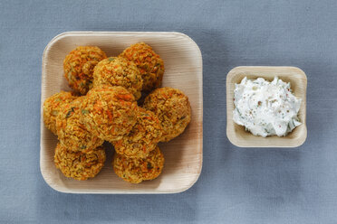 Oat fritters with herbed curd cheese - EVGF001070