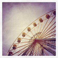 Ferris wheel on a funfair - GWF003370