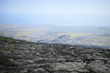 USA, Hawaii, Big Island, Volcanoes National Park, Blick auf Lavafelder - BRF000937