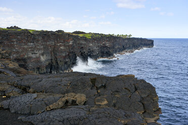 USA, Hawaii, Big Island, Volcanoes National Park, view to lava rock steep coast at end of Chain of Craters Road - BRF000945