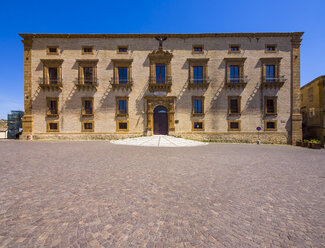 Italy, Sicily, Province of Enna, Piazza Armerina, Piazza Duomo, Palazzo Trigona, Art Museum - AM003559