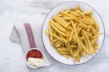 Pommes frites auf dem Teller - ODF000946