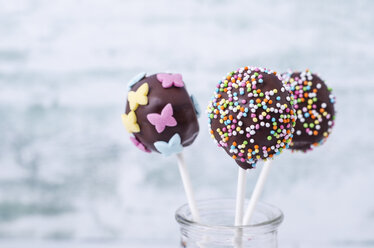 Chocolate cake pops garnished with nonpareils - ODF000940