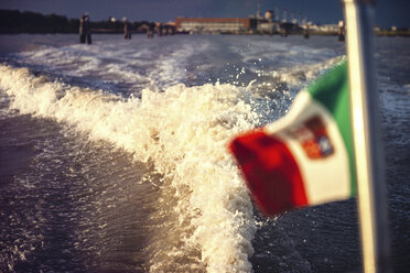 Italien, Venedig, Wasserweg vom Motorboot aus - EHF000038