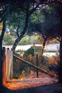 Spain, Andalusia, Huelva, fence and sign at nature park - EH000031