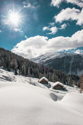 Österreich, Bundesland Salzburg, Altenmarkt-Zauchensee, Skigebiet bei Sonnenschein - HHF005013