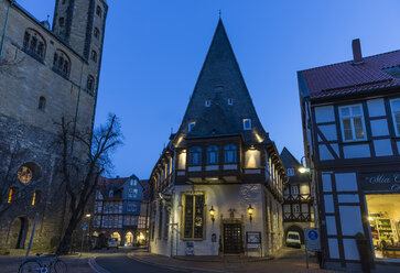 Deutschland, Goslar, Hotel Brusttuch bei Nacht - PVCF000254