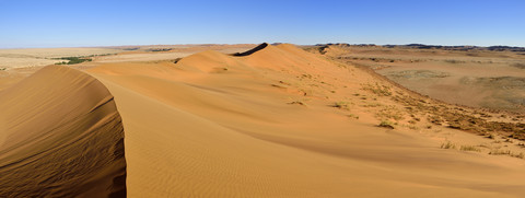 Afrika, Namibia, Sanddünen der Namib-Wüste entlang des Kuiseb-Flusses bei Gobabeb, Namib Naukluft Park, lizenzfreies Stockfoto