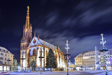 Deutschland, Bayern, Würzburg, Frauenkirche am Marktplatz bei Nacht - VT000380