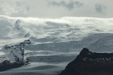 Island, Jokurlsarlon, Berge und Wolken - ATAF000097
