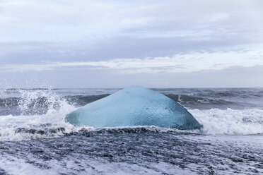 Iceland, Southeast coast, ice on seashore - ATAF000101