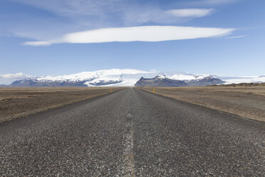 Iceland, Vatnajokull National Park, empty road - ATAF000108